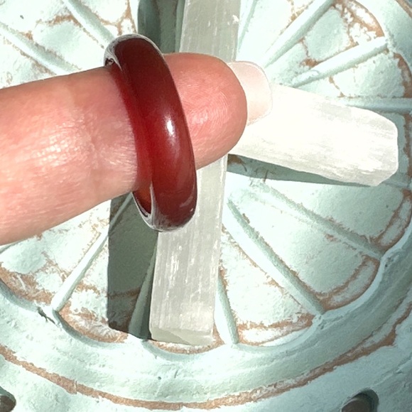 Carnelian happy ring carved band/ inspiration and passion healing crystal ring - Picture 2 of 5